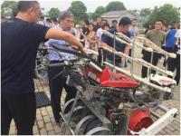 常州亞美柯全自動蔬菜缽苗移栽機.jpg